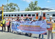 Wujudkan Jiwa Patriotisme melalui Sosialisasi Keselamatan di Perlintasan Sebidang
