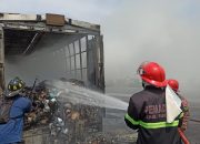 Truk Membawa Ribuan Paket Terbakar di Tol Cipali, 3 Unit Pemadam Kebakaran Dikerahkan