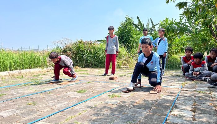 Ratusan Anak-anak Ikuti Lomba Permainan Tradisional di Taman Cirebon Power