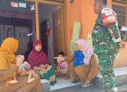 Babinsa Panjunan Dampingi Lurah dan Nakes Salurkan Bantuan untuk Balita Gizi Buruk