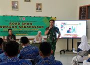 Danramil 0614-03/Lemahwungkuk Berikan Pembekalan Kepada Siswa SMPN 8 Kota Cirebon