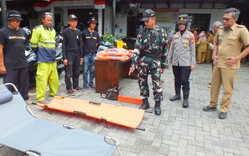 Danramil 1401/Kesambi Pimpin Apel Kesiapsiagaan Darurat Bencana Tingkat Kecamatan Kesambi Tahun 2025