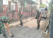 Personel Kodim 0614/Kota Cirebon Laksanakan Pengerasan dan Pengaspalan Jalan pada Program BSMSS 2025