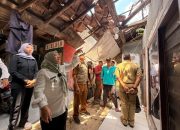 Wakil Wali Kota Tinjau Rumah Warga yang Ambruk di Pegambiran, Pastikan Bantuan Segera Terealisasi