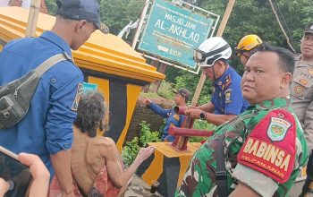 ODGJ Puluhan Tahun Tinggal di Bawah Jembatan Berhasil Dievakuasi Babinsa Panjunan Bersama Tim Gabungan
