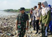 Korem 063/SGJ beserta Jajaran Kodim Gelar Gerakan Bersih Lingkungan di Pesisir Pantai Kesenden