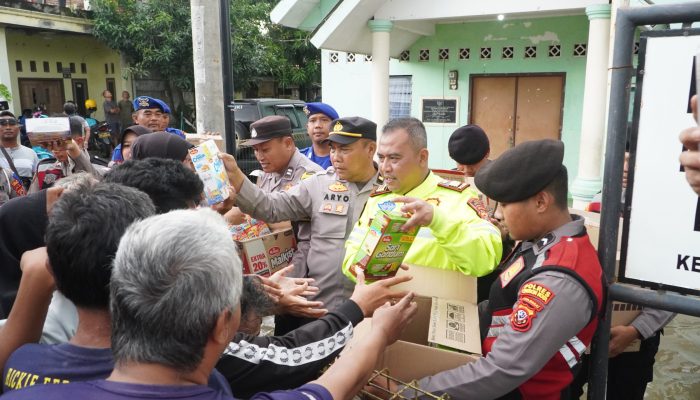Polres Cirebon Kota Salurkan Bantuan untuk Warga Perumahan Villa Intan yang Terdampak Banjir