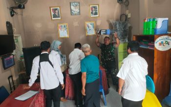 Babinsa dan Pemerintah Kelurahan Panjunan Monitoring Pengecekan Aset Kelurahan di Tingkat RW