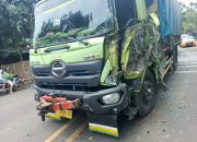 Satlantas Polres Cirebon Kota Gerak Cepat Tangani Tabrakan Dua Truk di Jalan Diponegoro