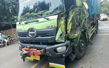 Satlantas Polres Cirebon Kota Gerak Cepat Tangani Tabrakan Dua Truk di Jalan Diponegoro