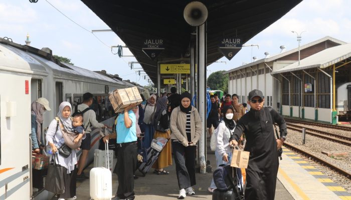 H-4 Angkutan Lebaran 2026 Sebanyak 59.678 Penumpang Tiba di Stasiun Wilayah Daop 3 Cirebon dan Penumpang yang Berangkat Sebanyak 32.695 Pelanggan
