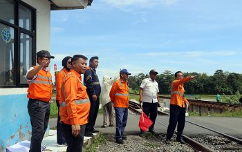 KAI Daop 3 Cirebon Gelar Simulasi Tanggap Darurat di Perlintasan Sebidang