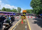 Dalam Meningkatkan Keselamatan Perlintasan, KAI Daop 3 Cirebon Tambah Palang Pintu Menjadi 4 Sisi di JPL 200 Krucuk