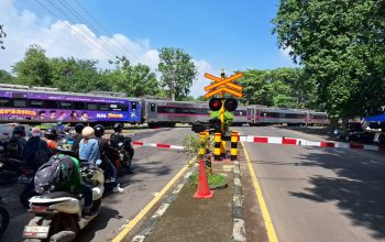 Dalam Meningkatkan Keselamatan Perlintasan, KAI Daop 3 Cirebon Tambah Palang Pintu Menjadi 4 Sisi di JPL 200 Krucuk