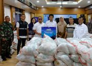 Pelindo Regional 2 Cirebon Salurkan Bantuan Sembako untuk Warga Panjunan dan Lemahwungkuk