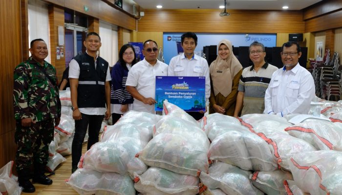 Pelindo Regional 2 Cirebon Salurkan Bantuan Sembako untuk Warga Panjunan dan Lemahwungkuk