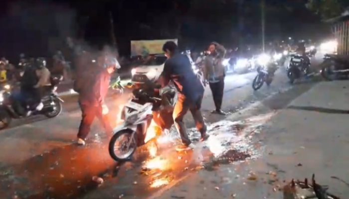 Diduga Akibat Konsleting Listrik Motor Pemudik Terbakar di Jalur Pantura Cirebon