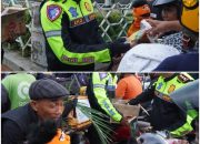 Polres Cirebon Kota Gandeng Pendongeng untuk Hibur Pemudik dan Bagi-bagi Takjil Gratis