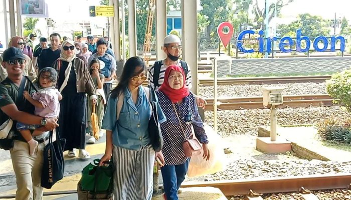 Pada H-1 Angkutan Lebaran 2026 Sebanyak 9.439 Penumpang Di Wilayah KAI Daop 3 Cirebon