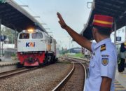 Pekerja KAI yang Tetap Bertugas di Hari Raya Idul Fitri 1447 H, Melayani Sepenuh Hati untuk Pelanggan KAI