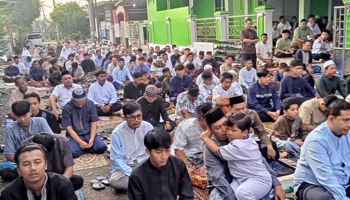 Ratusan Warga Perumnas Bumi Arumsari Ikuti Shalat Idul Fitri Di Masjid Maslicha Talun Cirebon