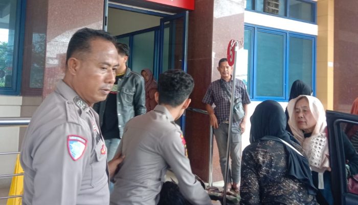 Petugas Pos Yan Res Area 208 B Tol Palikanci, Sigap Tangani Pemudik Sakit ke RS Mitra Plumbon