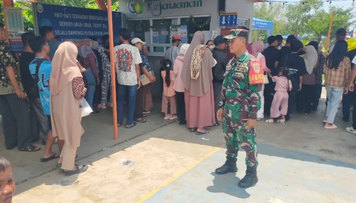 Babinsa Pegambiran Monitoring Situasi Wisata Bahari Kejawanan Saat Libur Idul Fitri 1447 H