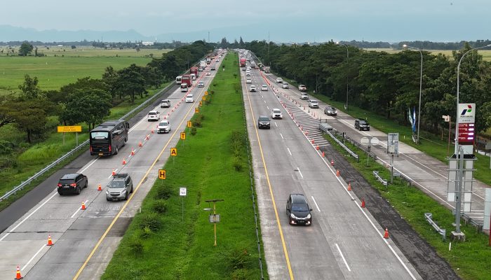 Arus Balik Lebaran H+4 Tol Cipali Berlakukan Contra Flow untuk Mengurai Kepadatan di Sejumlah Titik Menuju Arah Jakarta