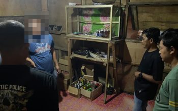 Polisi Gerebek Warung Penjual Miras Oplosan dan Beralkohol Puluhan Botol Miras dan Diduga Pelaku Diamankan