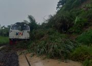 Akibat Longsor di Saasaksaat, KAI Daop 3 Cirebon Sampaikan Permohonan Maaf Atas Dampak KA Ciremai Tertahan Perjalanan