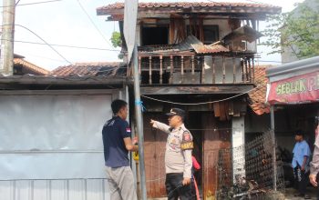 DIduga Akibat Konsleting Listrik Sebuah Rumah di Gunung Jati Kebakaran, Kesigapan Polisi dan Damkar Api Bisa Dipadamkan