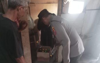 Polsek Seltim Gelar Operasi Pekat Mengamankan Belasan Botol Miras Jenis Ciu di Jalan Pramuka Harjamukti