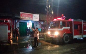Kios Mie Ayam Jalan Cemara Kebakaran, Polisi dan Damkar Cepat Antisipasi Memadamkan Kobaran Api