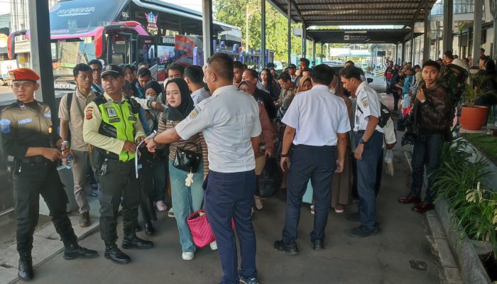 KAI Daop 3 Cirebon Sampaikan Permohonan Maaf Imbas Gangguan Operasional KA Bangunkarta di Emplasemen Stasiun Bumiayu