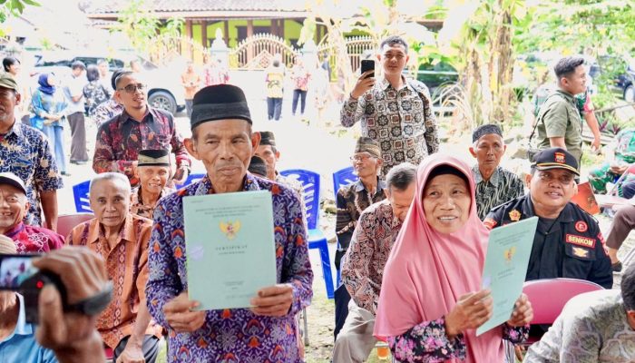 Akhir Perjuangan Panjang, Sertipikat Tanah Mbah Tupon Kembali ke Tangan yang Berhak