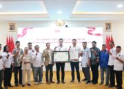 OJK Cirebon Mendapat Penghargaan dari PWI dan APPSI Kota Cirebon, Agus: Peran OJK untuk Meningkatkan Literasi Keuangan dan Mendukung Pemerintah dalam Pertumbuhan Ekonomi Daerah