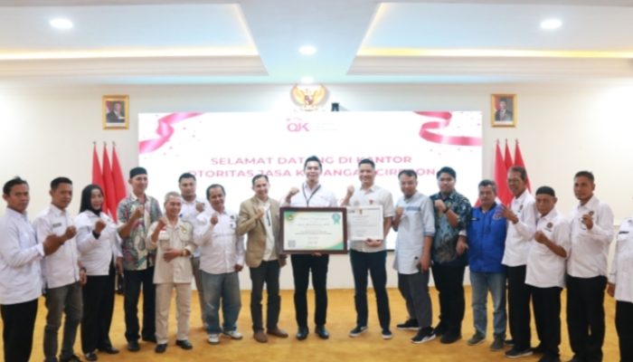 OJK Cirebon Mendapat Penghargaan dari PWI dan APPSI Kota Cirebon, Agus: Peran OJK untuk Meningkatkan Literasi Keuangan dan Mendukung Pemerintah dalam Pertumbuhan Ekonomi Daerah