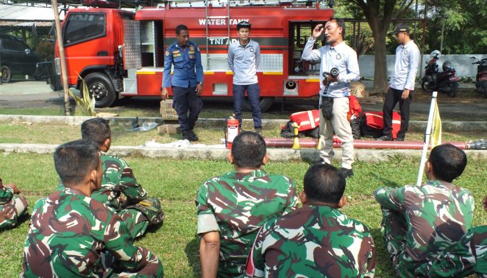 Kodim 0614/Kota Cirebon Gelar Latihan Penanganan Kebakaran Bersama Tim Dinas Pemadam Kebakaran
