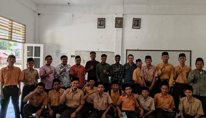 Dosen IAI Nurul Hakim Lombok Gelar Pengabdian Masyarakat, Hadirkan Mahasiswa Internasional untuk Penguatan Literasi Global Santri