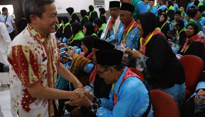 Pemkot Cirebon Lepas Kloter 23 KJT, Jemaah Diminta Utamakan Rukun Haji dan Kebersamaan