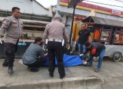 Pria Paruh Baya Ditemukan Warga Sudah Tak Bernyawa di Trotoar Jalan Tuparev, Polisi Evakuasi Korban ke RSUD Gunungjati