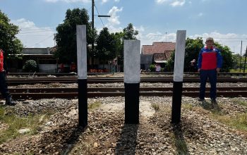 Demi Keselamatan KAI Daop 3 Cirebon Tutup Perlintasan Sebidang Ilegal di Kabupaten Subang