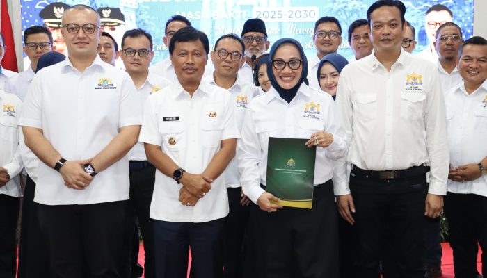 Pengukuhan Kadin Kota Cirebon, Wali Kota Tekankan Kolaborasi Jadi Kunci Pertumbuhan Ekonomi