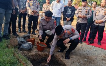 Peletakan Batu Pertama Masjid Adz Dzikra-Sauyunan Jaga Lembur, Jadi Simbol Pelayanan Tulus Polres Cirebon Kota