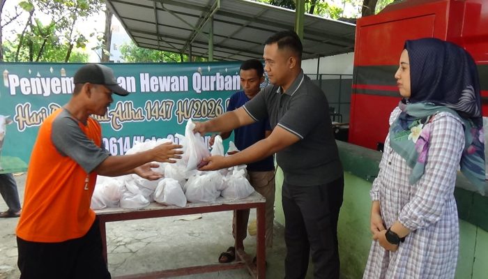 Kodim 0614/Kota Cirebon Gelar Sholat Idul Adha 1447 H dan Bagikan Daging Kurban kepada Masyarakat