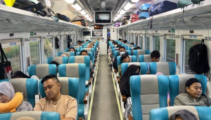 Jelang Libur Akhir Pekan, KAI Daop 3 Cirebon Siapkan 15.672 Tiket Kereta Api