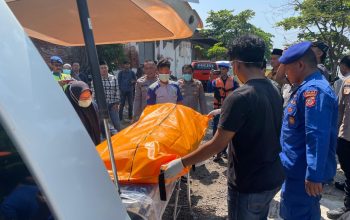 Mayat Tanpa Identitas Ditemukan Terapung di Laut Cirebon, Korban di Evakuasi ke RSUD Gunung Jati