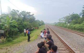 Jelang Liburan Sekolah, KAI Daop 3 Cirebon Melarang Keras Masyarakat Bermain di Area Jalur KA dan Aksi Vandalisme