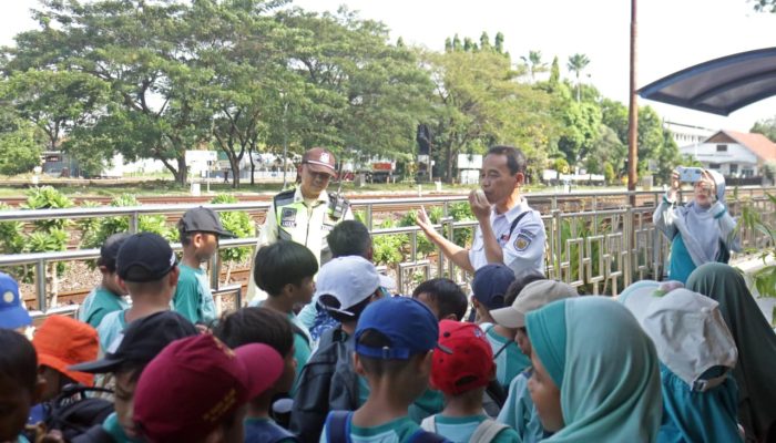 Kegiatan Outing Class pada Anak Sekolah, KAI Daop 3: Pengenalan Dunia Perkeretaapian Sejak Dini
