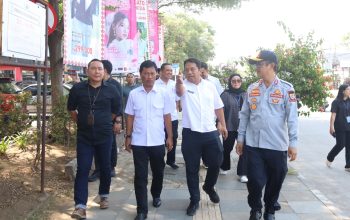 Wali Kota Tinjau Pemagaran Trotoar CSB, Upaya Tingkatkan Kenyamanan Pengguna Jalan